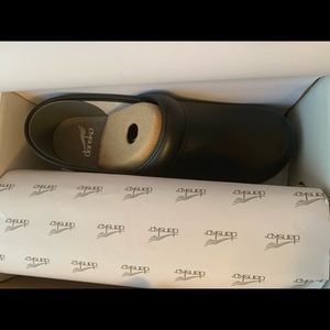 Brand new Danskos